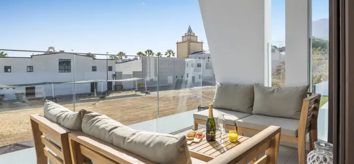 Alquiler a largo plazo de apartamento en planta media en Estepona 1