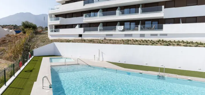 Alquiler a largo plazo de apartamento en planta media en Estepona 3