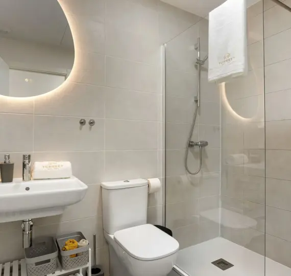 Alquiler a largo plazo de apartamento en planta media en Estepona