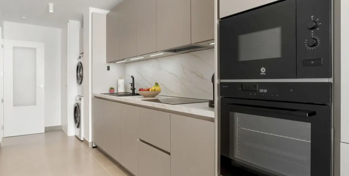 Alquiler a largo plazo de apartamento en planta media en Estepona 6