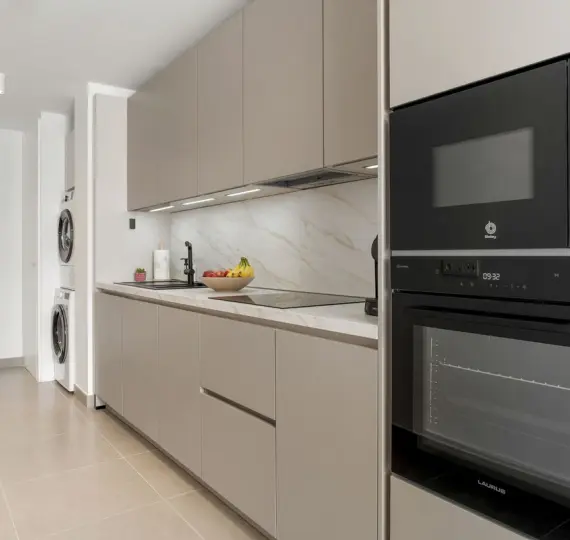 Alquiler a largo plazo de apartamento en planta media en Estepona