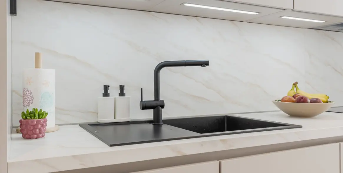 Alquiler a largo plazo de apartamento en planta media en Estepona 8