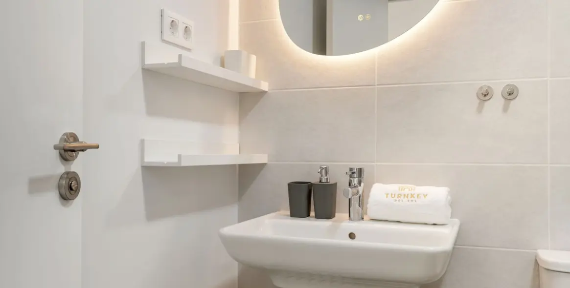 Alquiler a largo plazo de apartamento en planta media en Estepona 12