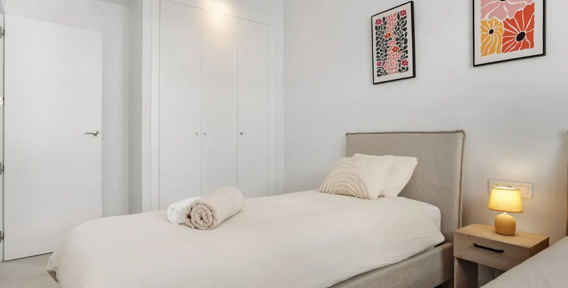 Alquiler a largo plazo de apartamento en planta media en Estepona 13