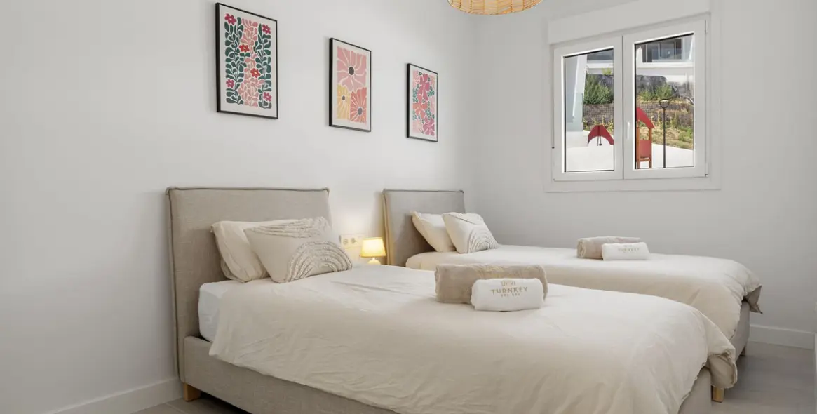 Alquiler a largo plazo de apartamento en planta media en Estepona 14