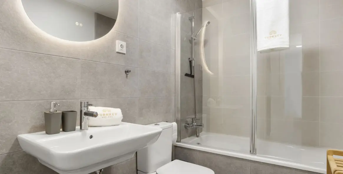 Alquiler a largo plazo de apartamento en planta media en Estepona 16