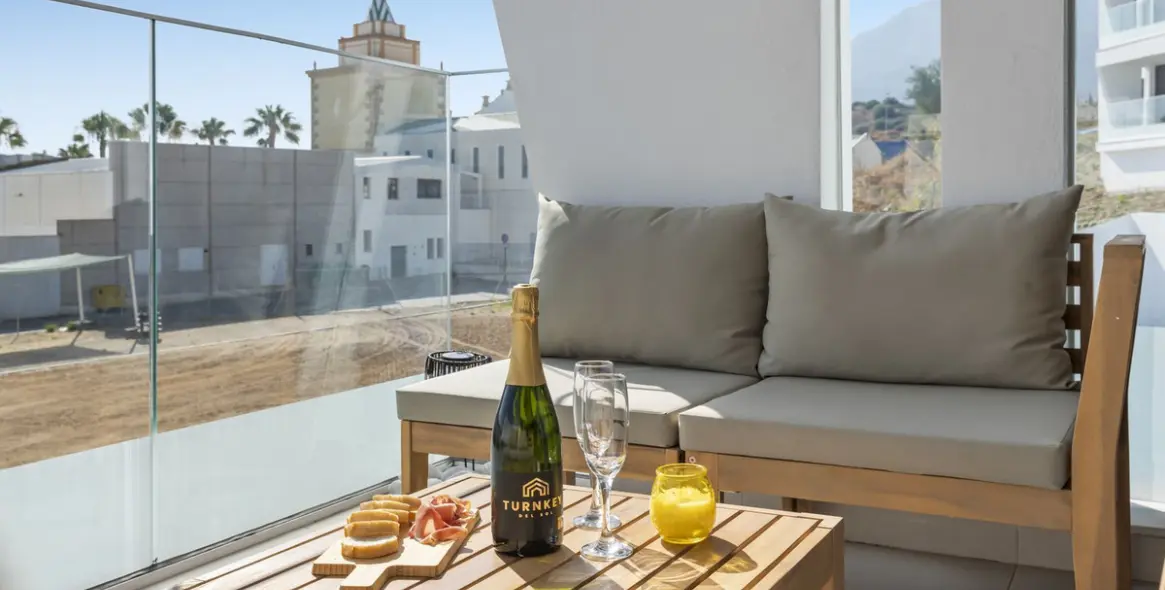 Alquiler a largo plazo de apartamento en planta media en Estepona 17