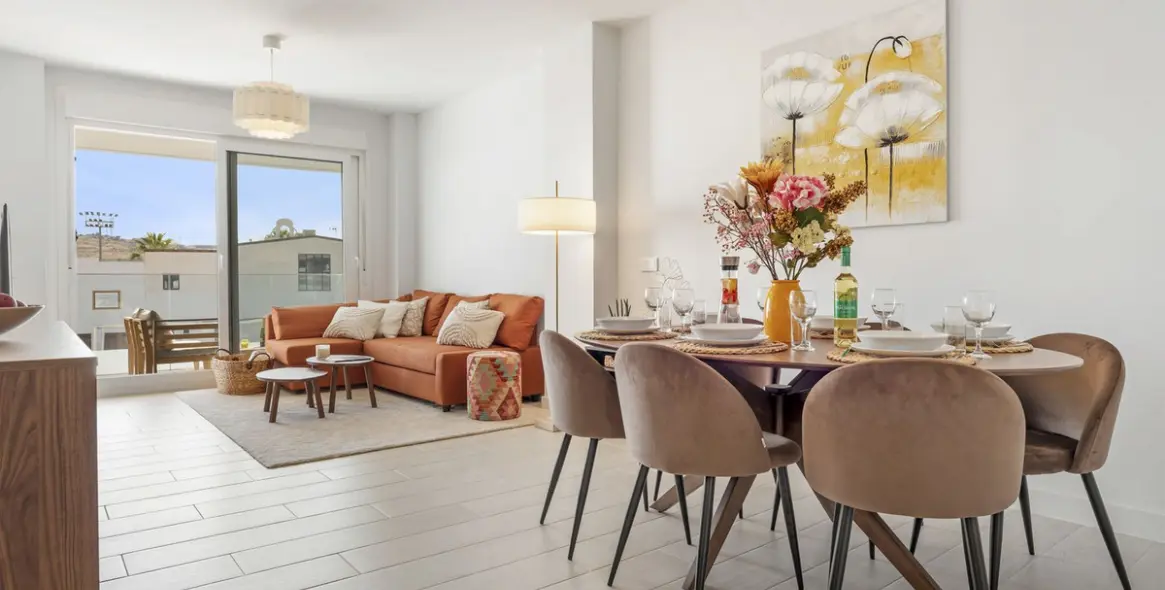 Alquiler a largo plazo de apartamento en planta media en Estepona 19