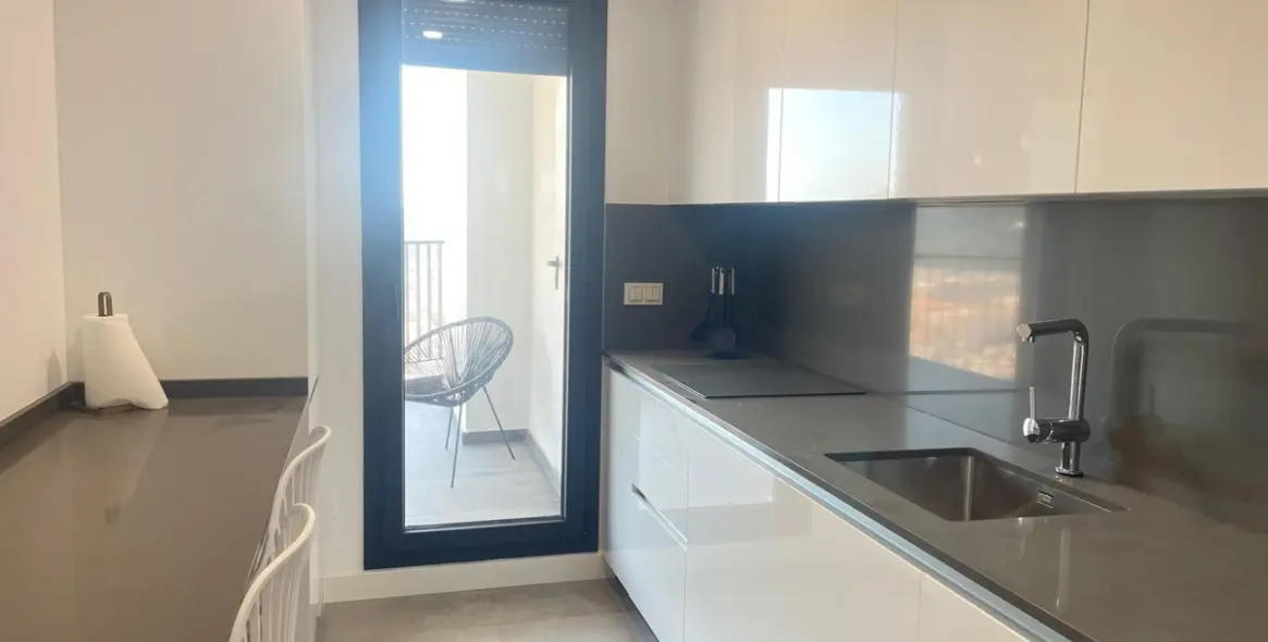 Long-term rent of middle floor apartment in Martiricos 11