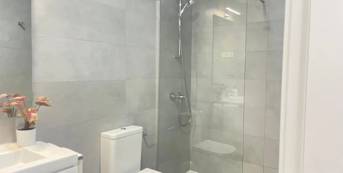 Long-term rent of middle floor apartment in Martiricos 20