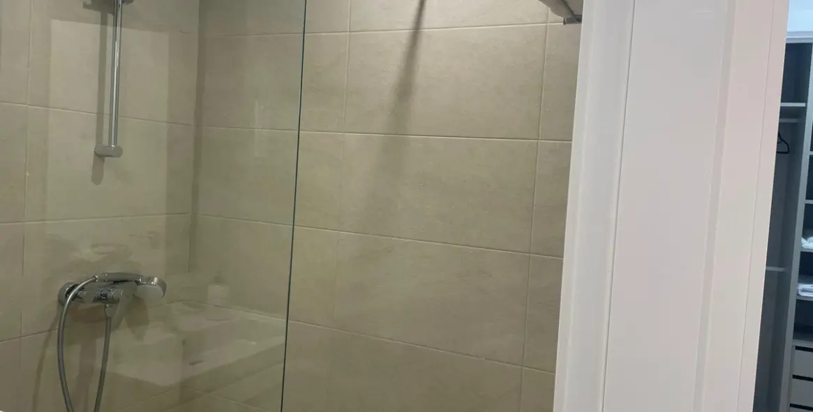 Alquiler a largo plazo de apartamento en planta media en Martiricos 28