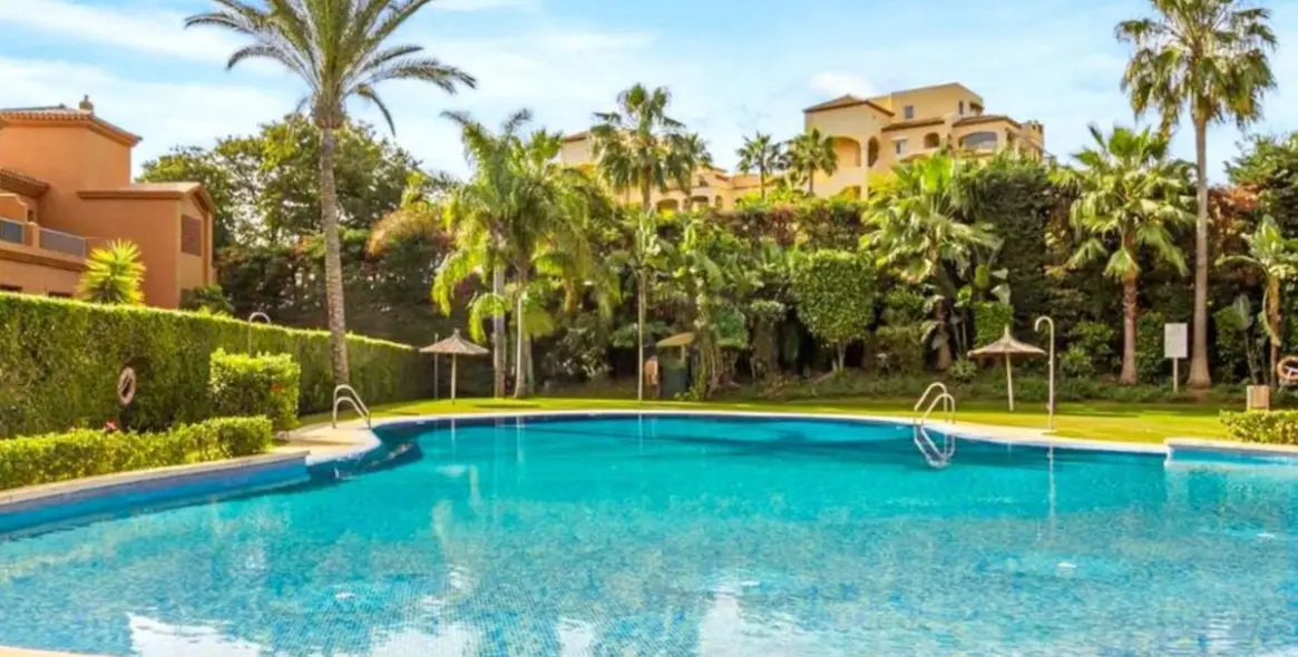 Долгосрочная аренда апартаментов на первом этаже в Atalaya 1