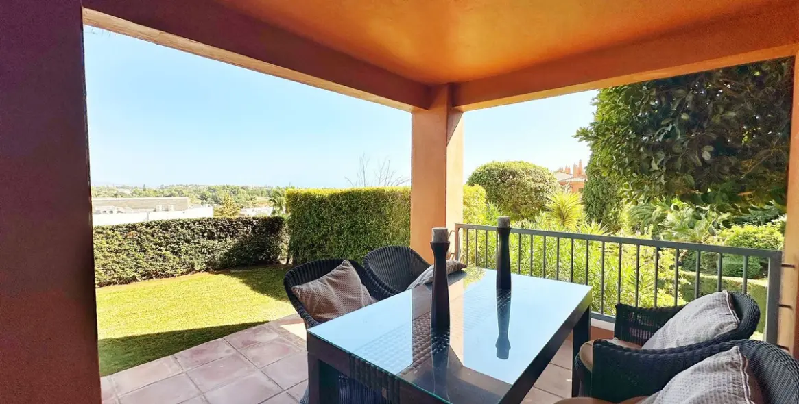 Долгосрочная аренда апартаментов на первом этаже в Atalaya 6