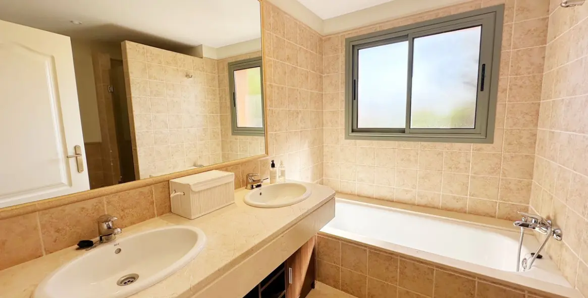 Долгосрочная аренда апартаментов на первом этаже в Atalaya 17