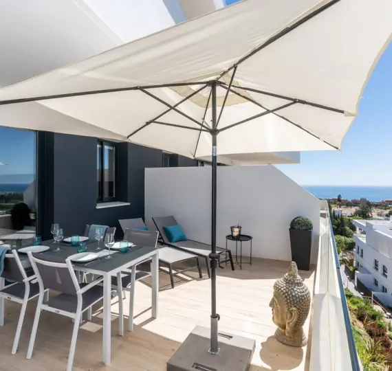 Alquiler a largo plazo de apartamento en planta media en Estepona