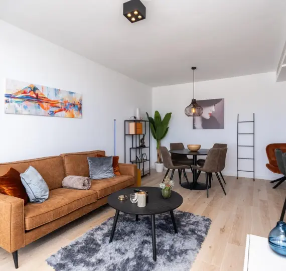 Alquiler a largo plazo de apartamento en planta media en Estepona