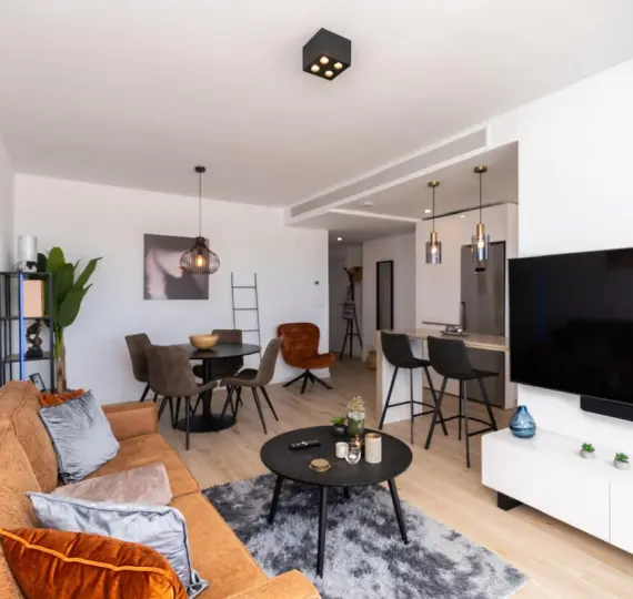 Alquiler a largo plazo de apartamento en planta media en Estepona