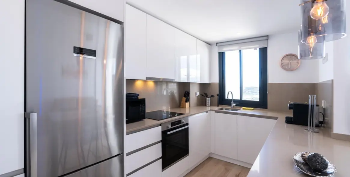 Alquiler a largo plazo de apartamento en planta media en Estepona 5