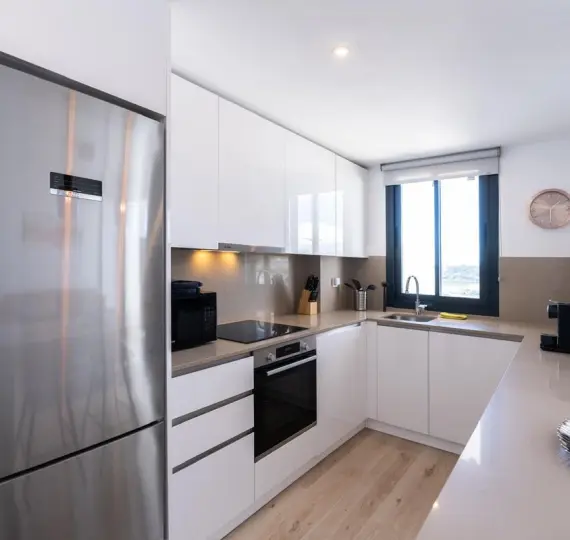 Alquiler a largo plazo de apartamento en planta media en Estepona