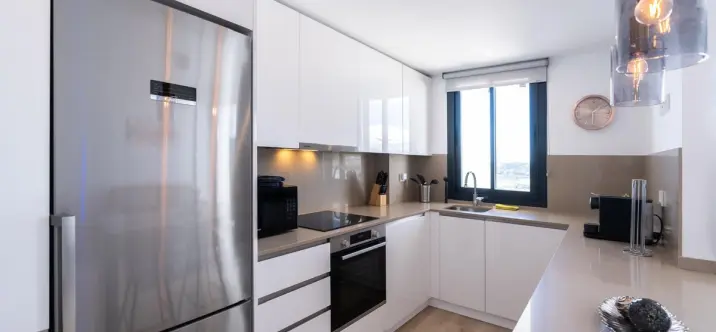 Alquiler a largo plazo de apartamento en planta media en Estepona 4