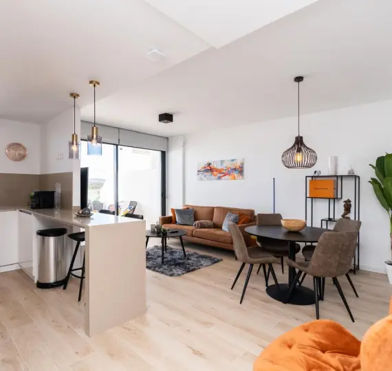 Alquiler a largo plazo de apartamento en planta media en Estepona