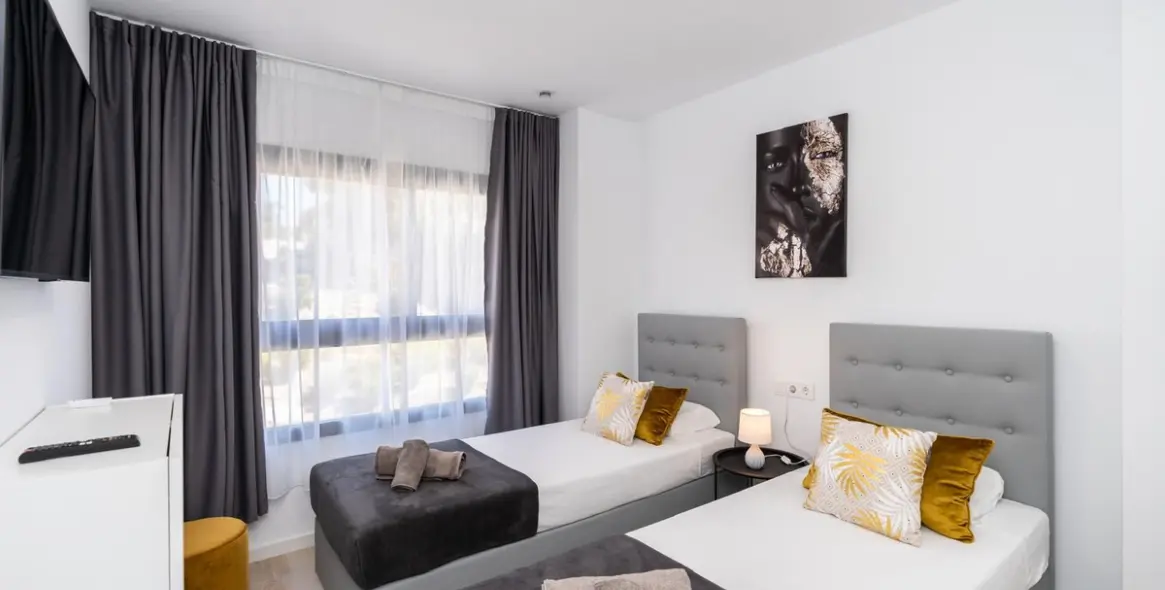 Alquiler a largo plazo de apartamento en planta media en Estepona 8