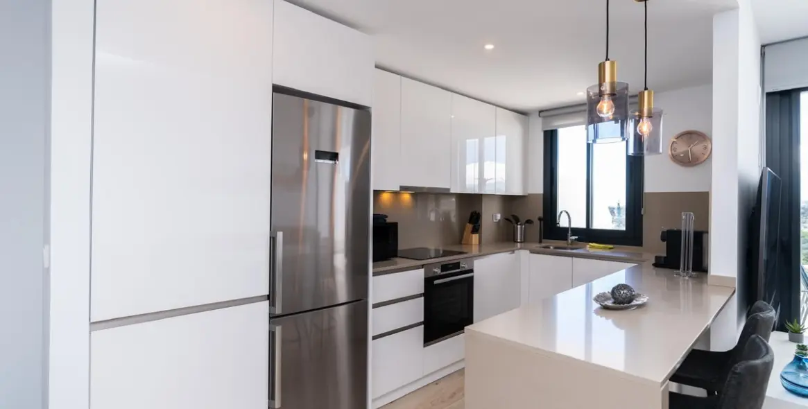 Alquiler a largo plazo de apartamento en planta media en Estepona 11