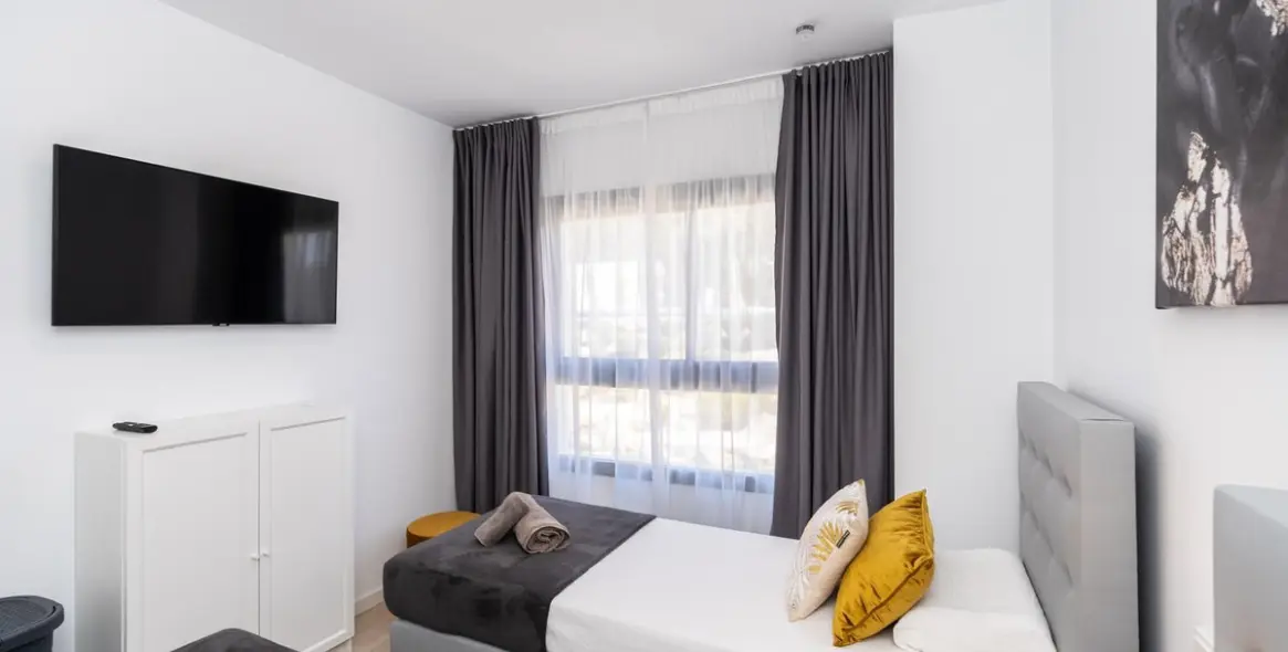 Alquiler a largo plazo de apartamento en planta media en Estepona 14