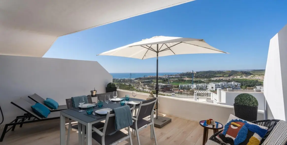 Alquiler a largo plazo de apartamento en planta media en Estepona 15