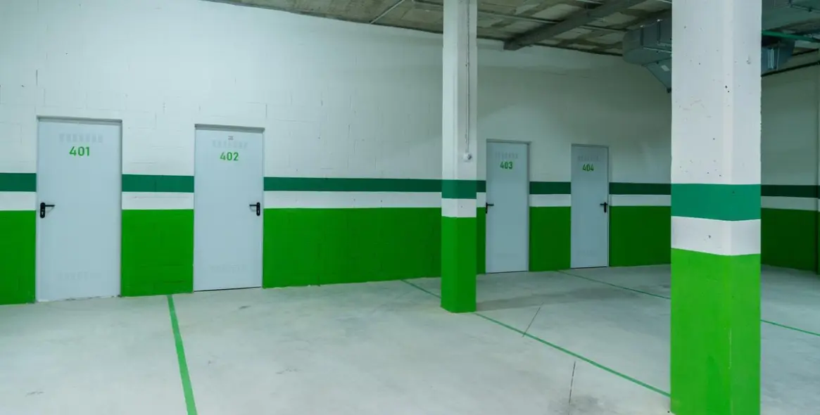 Alquiler a largo plazo de apartamento en planta media en Estepona 19