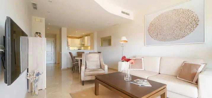 Long-term rent of middle floor apartment in Elviria 0