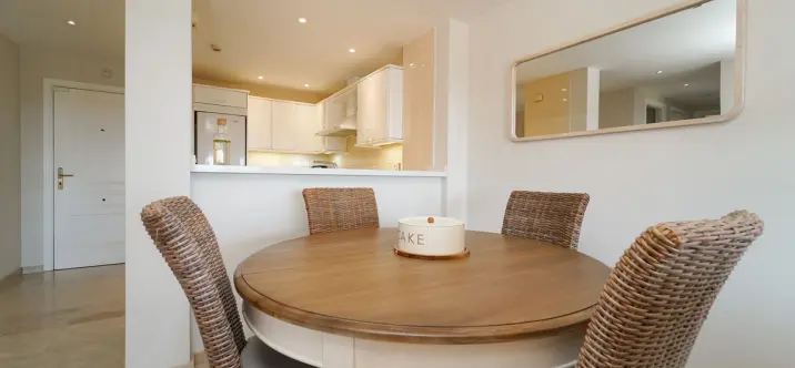 Long-term rent of middle floor apartment in Elviria 2