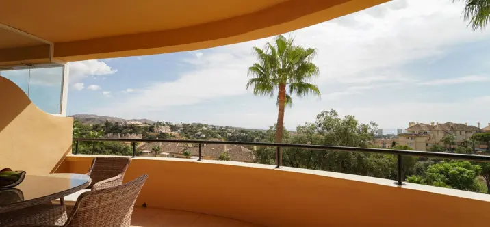 Long-term rent of middle floor apartment in Elviria 3