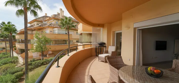 Long-term rent of middle floor apartment in Elviria 4