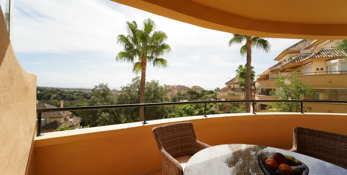 Long-term rent of middle floor apartment in Elviria 6