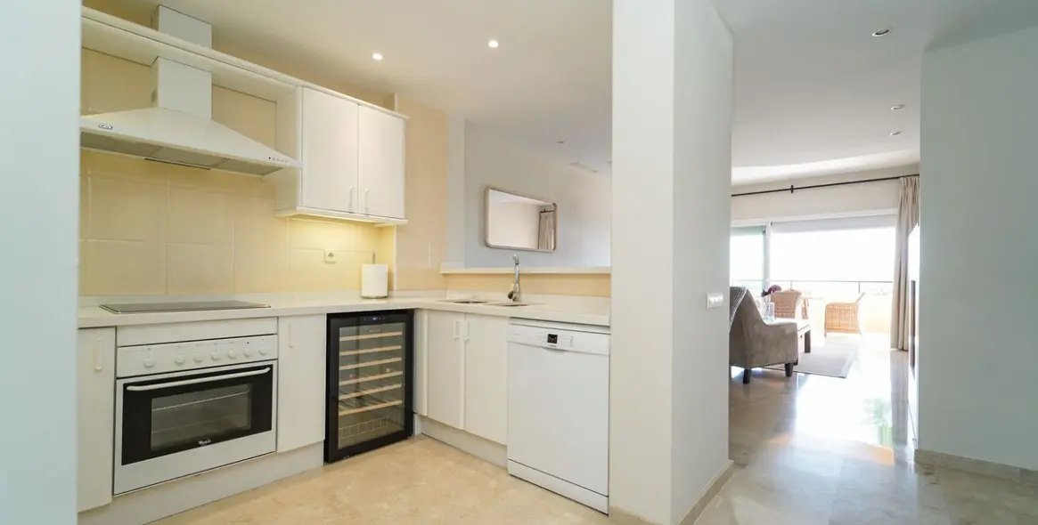 Long-term rent of middle floor apartment in Elviria 7