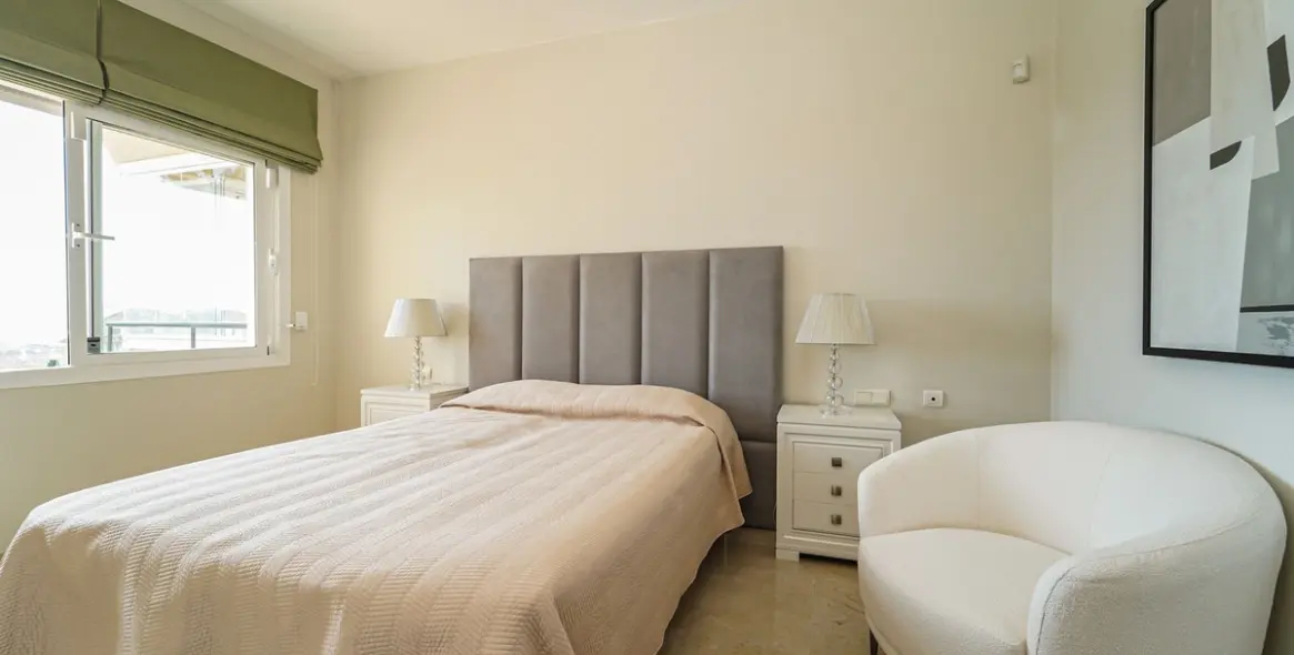 Long-term rent of middle floor apartment in Elviria 10