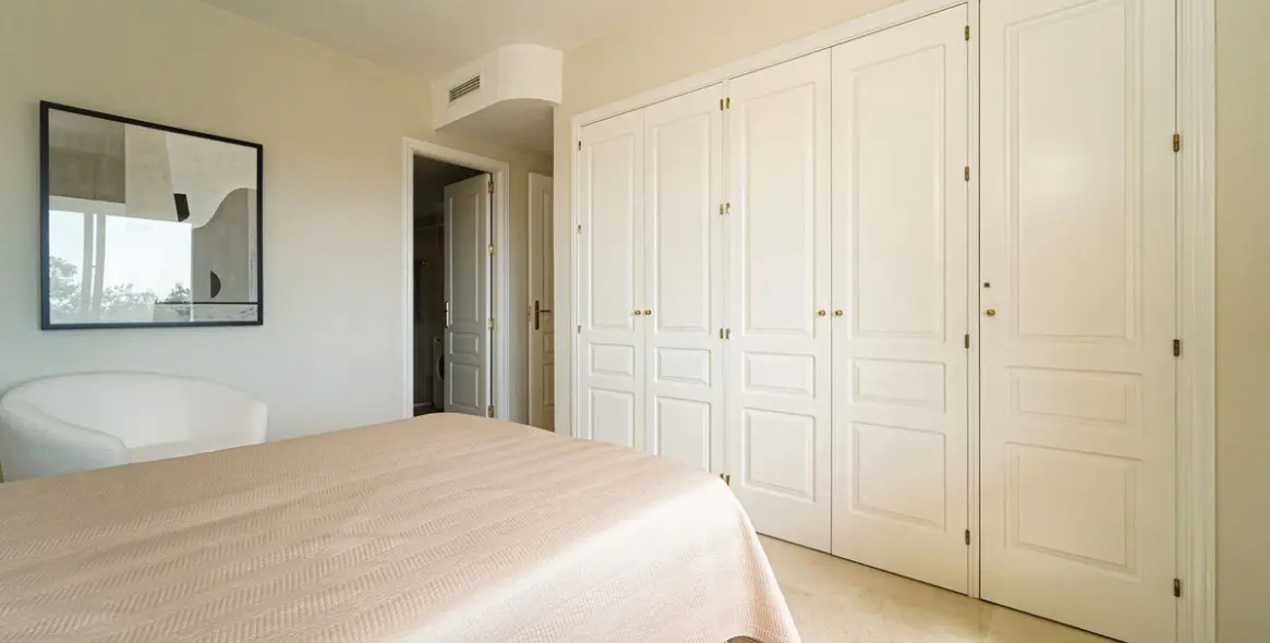 Long-term rent of middle floor apartment in Elviria 11