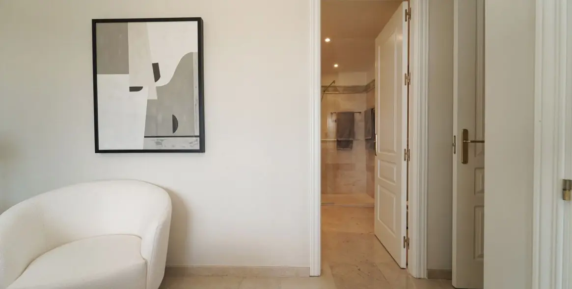 Long-term rent of middle floor apartment in Elviria 12