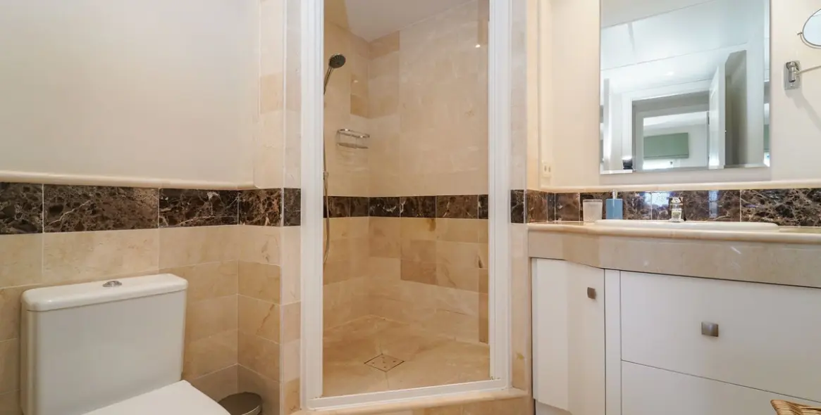 Long-term rent of middle floor apartment in Elviria 17