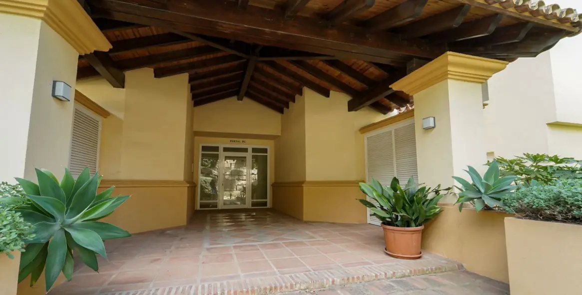 Long-term rent of middle floor apartment in Elviria 20