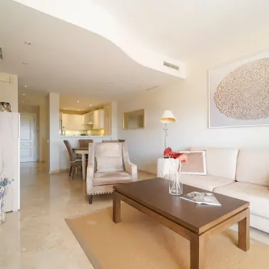 Alquiler a largo plazo de apartamento en planta media en Elviria