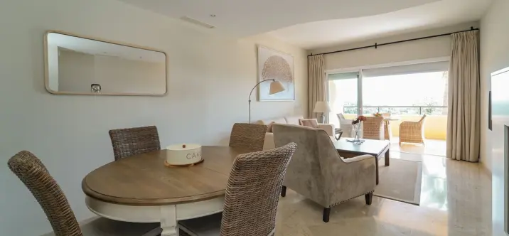 Alquiler a largo plazo de apartamento en planta media en Elviria 1