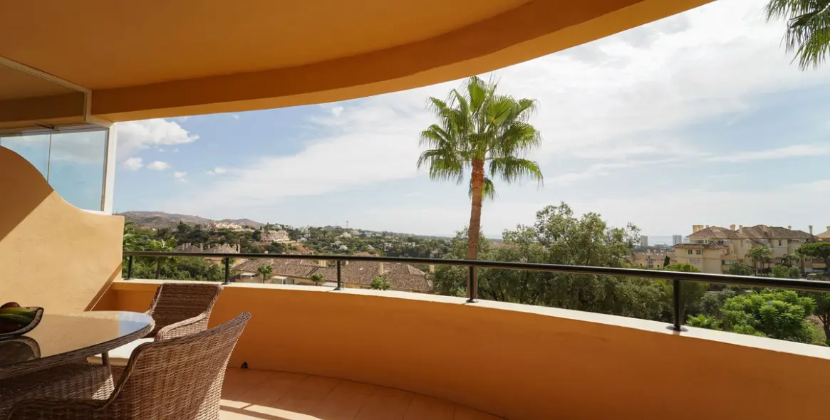 Long-term rent of middle floor apartment in Elviria 4