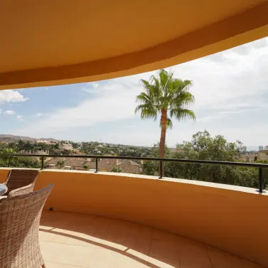 Alquiler a largo plazo de apartamento en planta media en Elviria