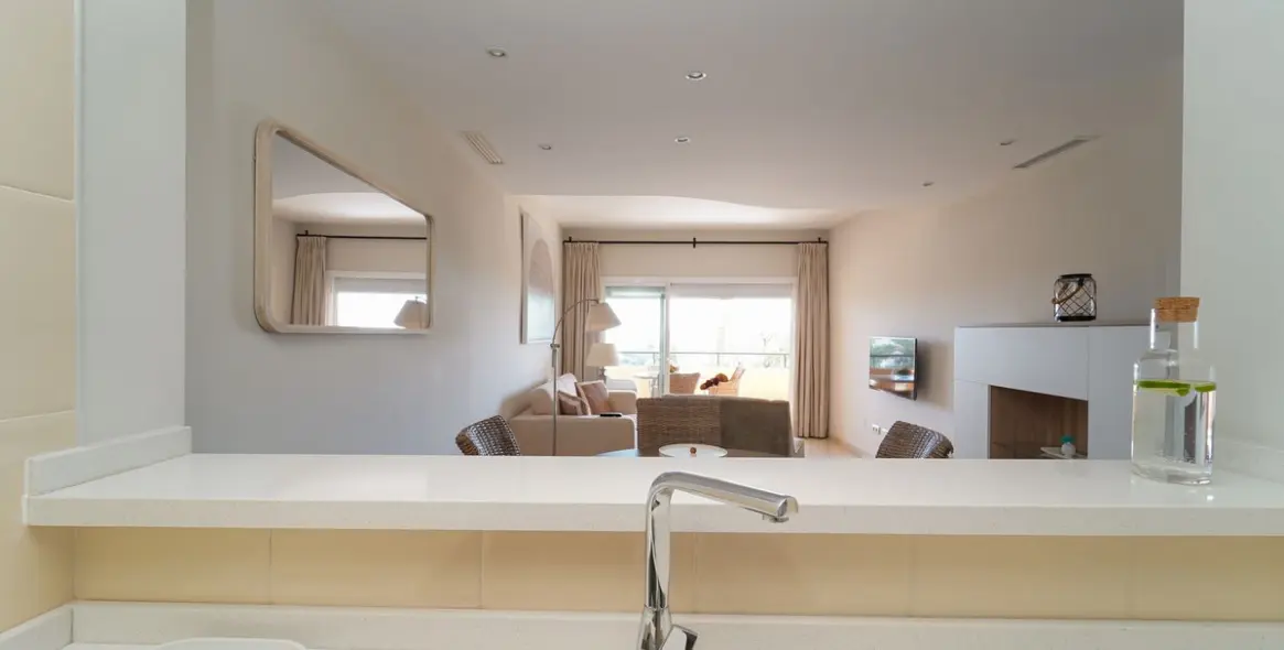 Long-term rent of middle floor apartment in Elviria 9