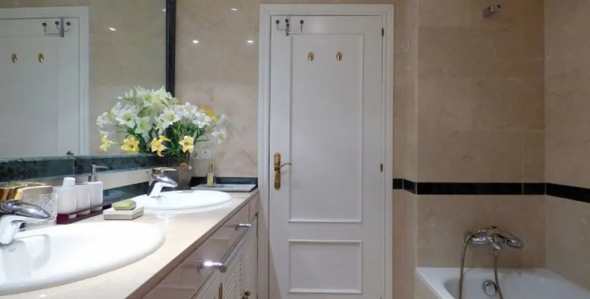 Long-term rent of middle floor apartment in Elviria 9