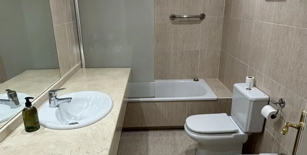 Долгосрочная аренда апартаментов на первом этаже в Marbella (район Marbella) 10