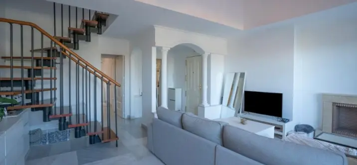 Долгосрочная аренда двухуровневых апартаментов в Nueva Andalucía 0