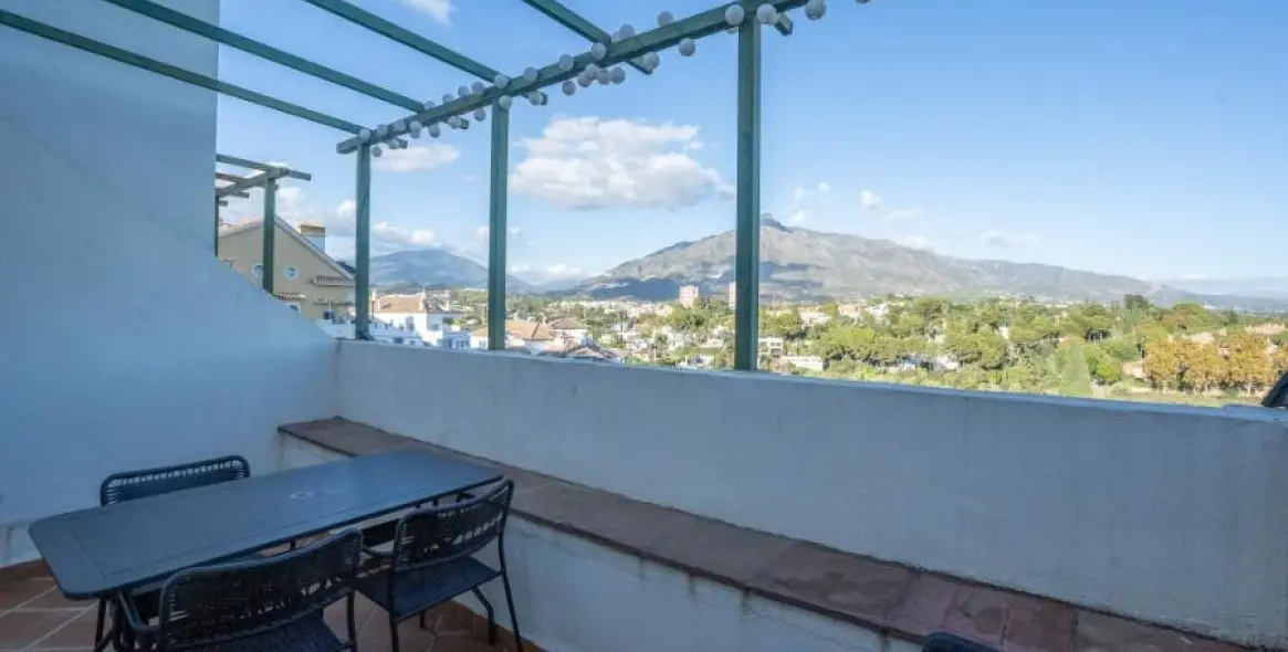 Long-term rent of duplex in Nueva Andalucía 8